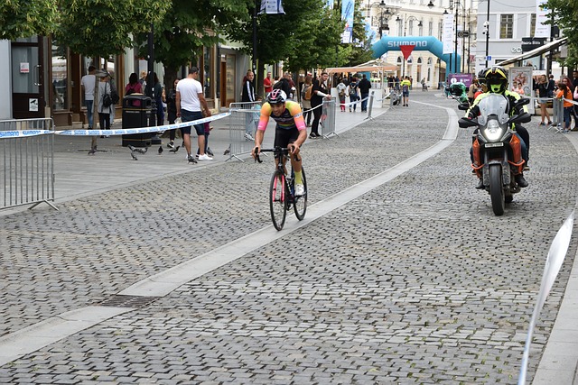 莱顿后防线 莱顿后防线